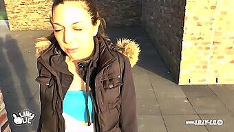 Lilly Lil, Une Adolescente De 18 Ans Et Plus, Se Fait Baiser Le Cul En Public