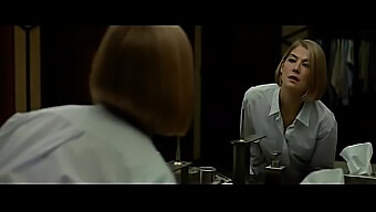 Bekijk Rosamund Pike In De Heetste Scènes Van Gone Girl