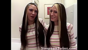 Amateur Rubbing And Fingering In The Kitchen With Simpson Twins