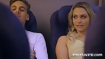 Første Gang På Kamera For Søte Mia Malkova, Som Gir En Deepthroat Blowjob Og Blir Knullet På Et Fly