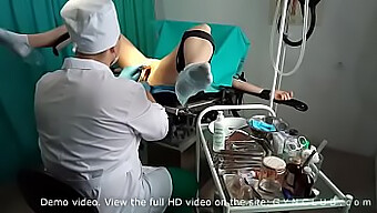 Video Hd Seorang Gadis Yang Mencapai Orgasme Selama Pemeriksaan Ginekologis.